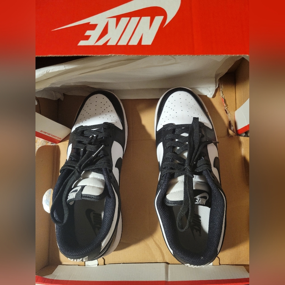 WOMEN'S NIKE DUNK LOW SNEAKER - Picture 2 of 7